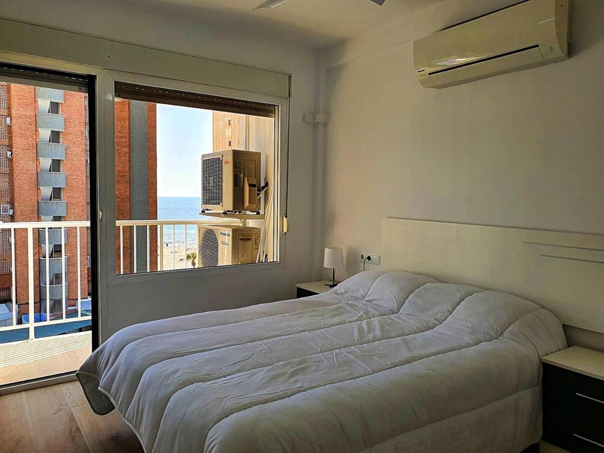 First Line Apartment With 3 Bedrooms And Seaviews Benidorm Eksteriør billede