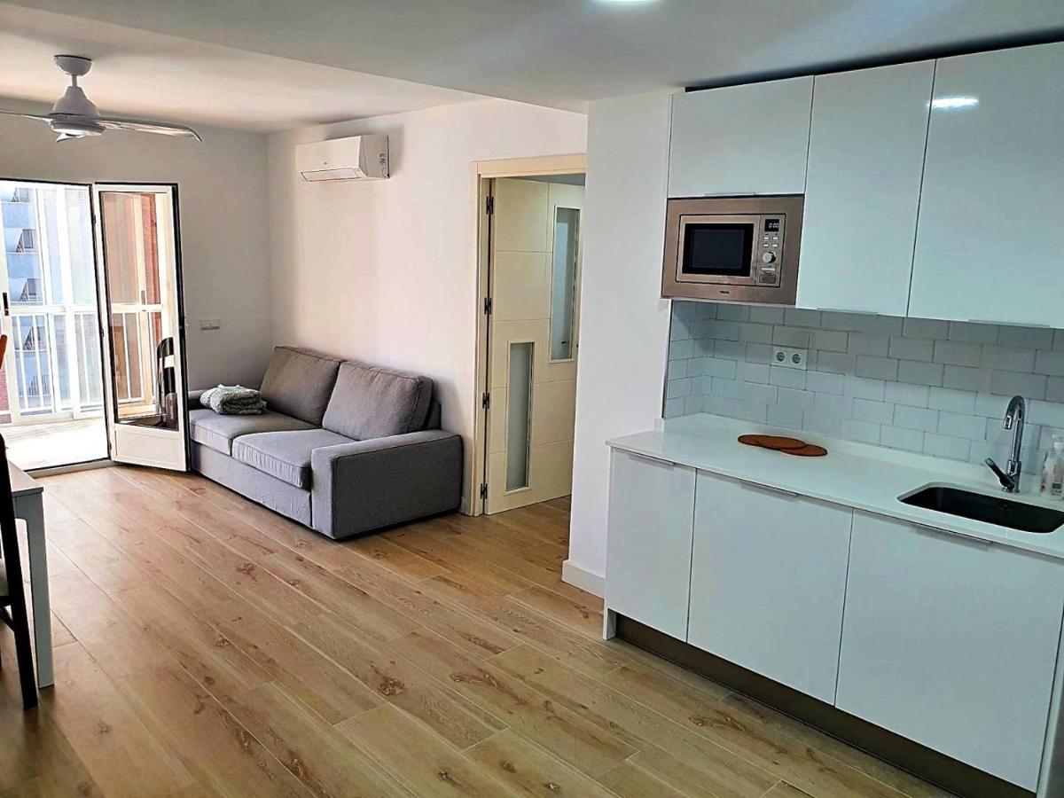 First Line Apartment With 3 Bedrooms And Seaviews Benidorm Eksteriør billede