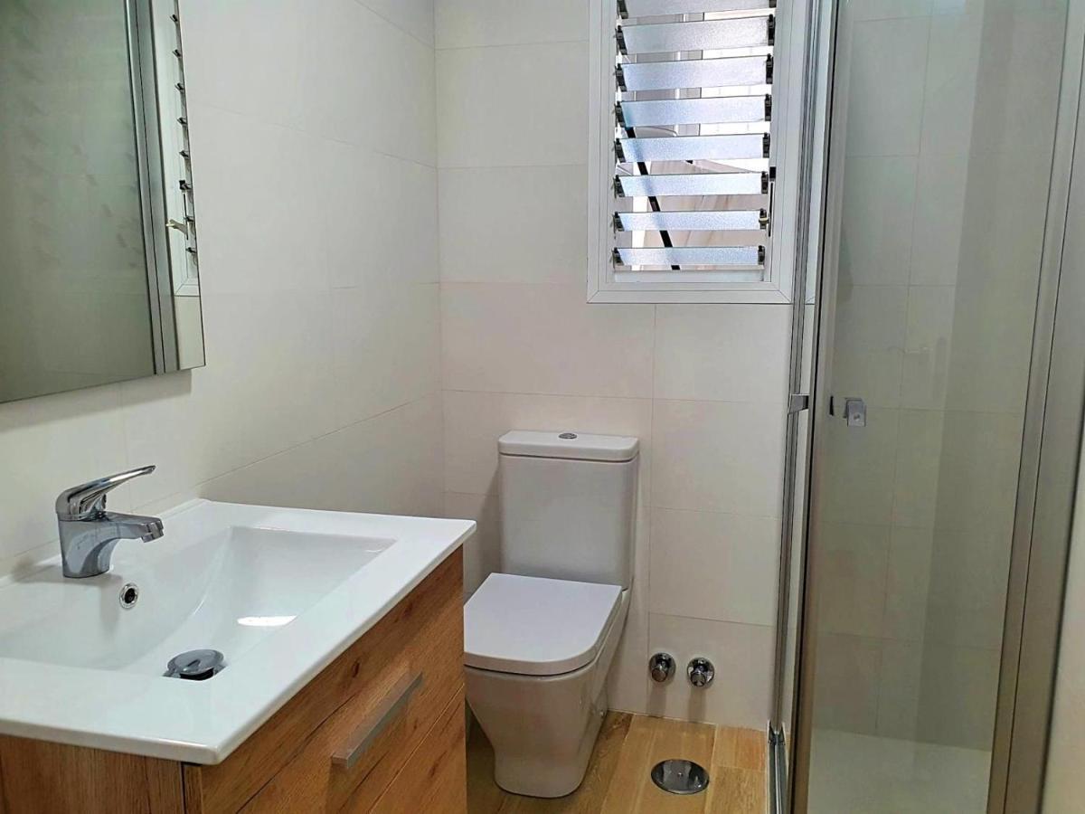 First Line Apartment With 3 Bedrooms And Seaviews Benidorm Eksteriør billede