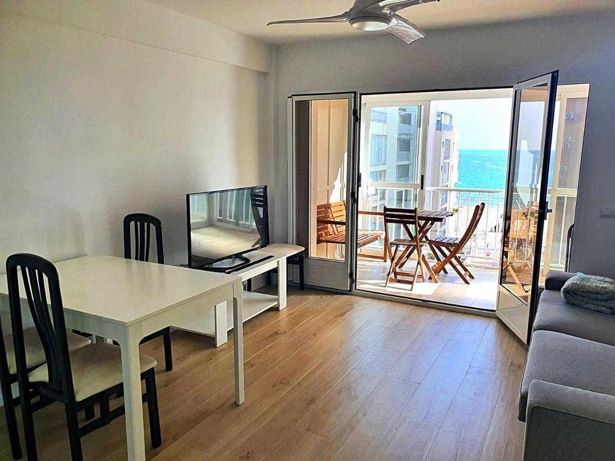 First Line Apartment With 3 Bedrooms And Seaviews Benidorm Eksteriør billede