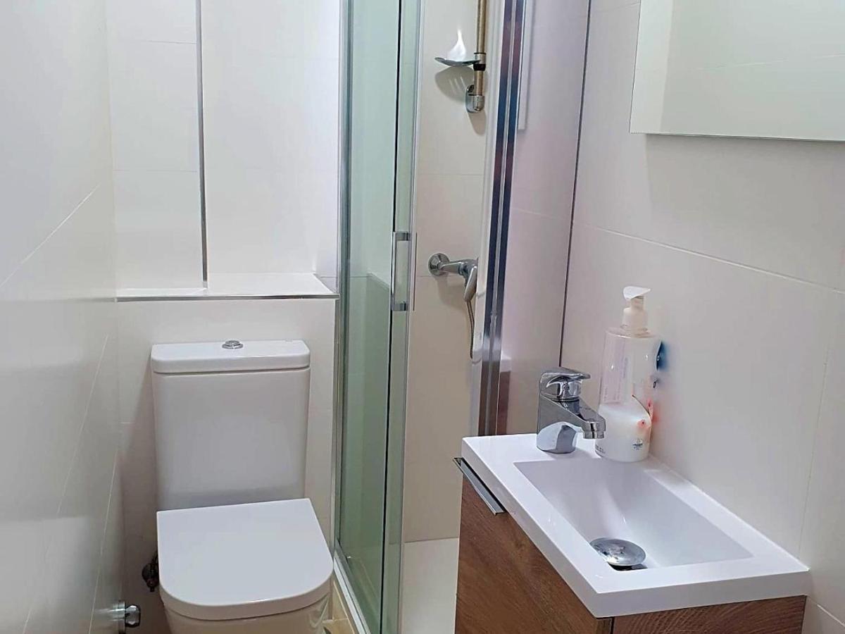 First Line Apartment With 3 Bedrooms And Seaviews Benidorm Eksteriør billede