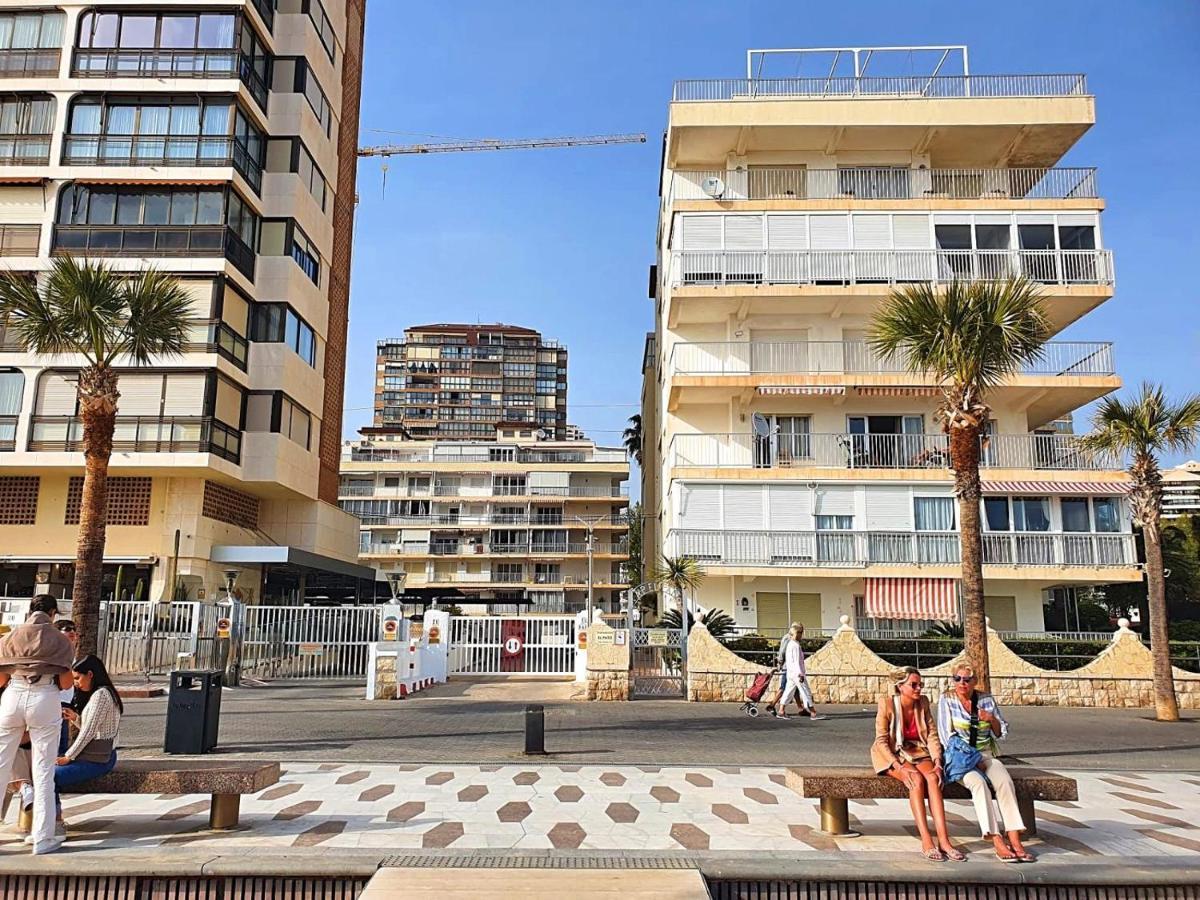 First Line Apartment With 3 Bedrooms And Seaviews Benidorm Eksteriør billede