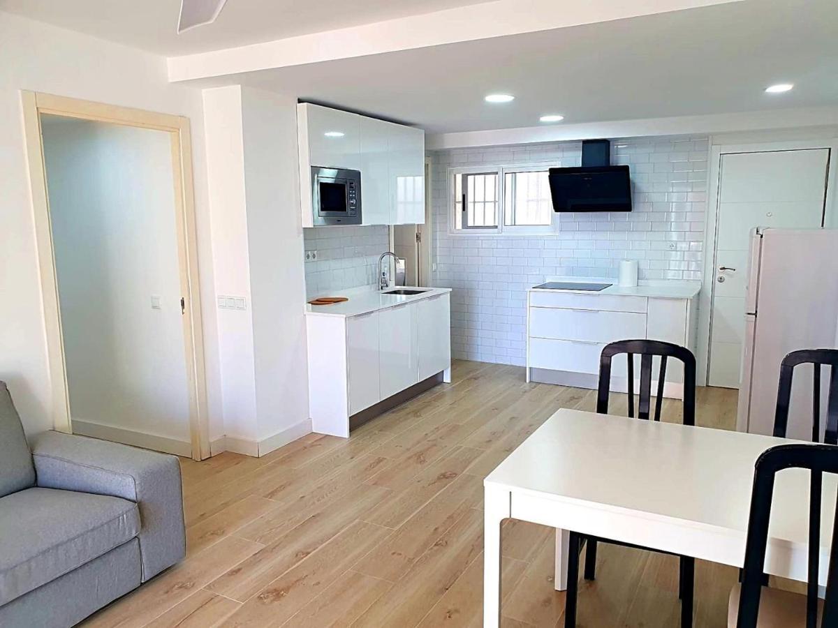 First Line Apartment With 3 Bedrooms And Seaviews Benidorm Eksteriør billede