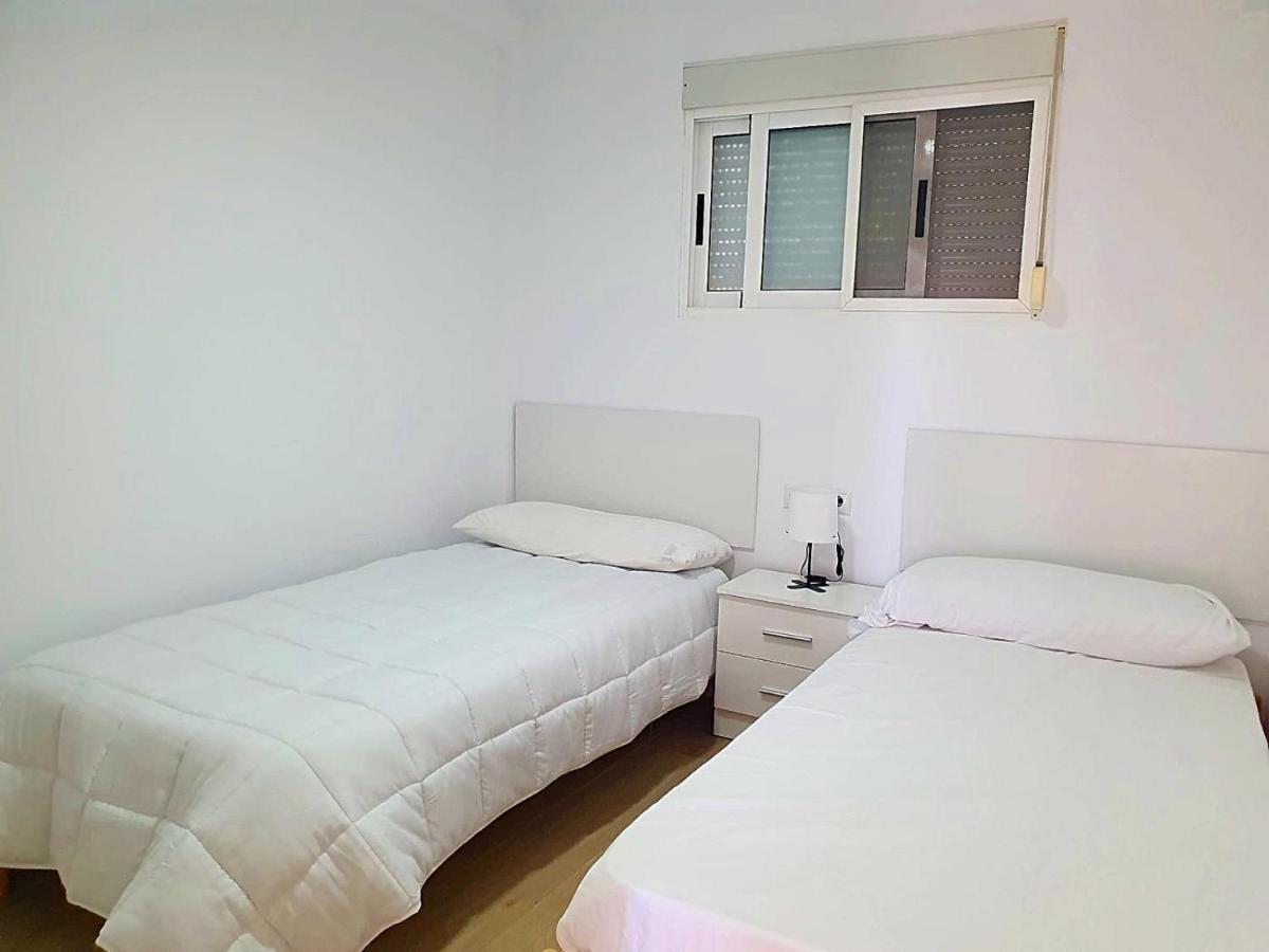 First Line Apartment With 3 Bedrooms And Seaviews Benidorm Eksteriør billede